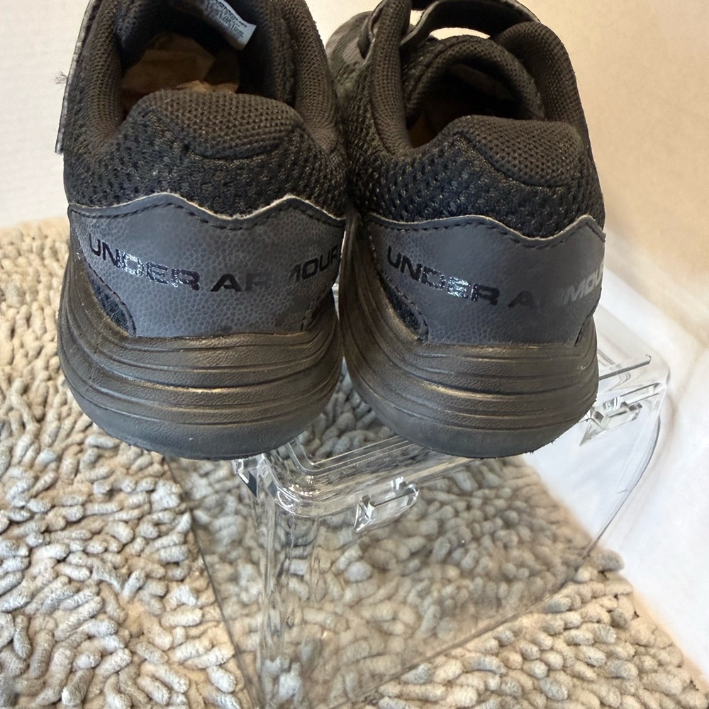 Under Armour UA PS Surge 2 Boy’s Size 1.5 Black Red Sneakers Athletic Shoes EUC - Picture 7 of 7